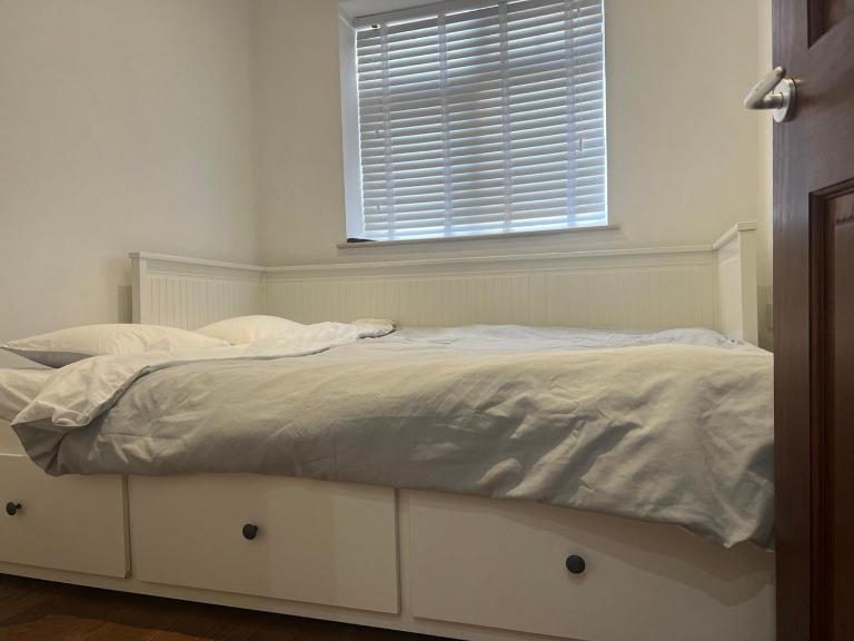 Self contain studio with room, double bed, kitchen - Bed and Breakfast Londen