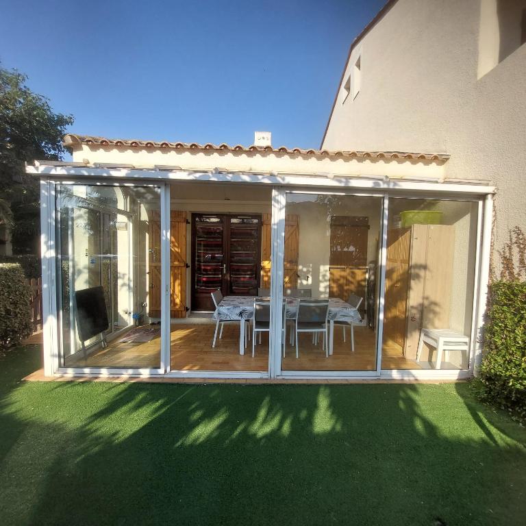 Chaleureuse Maison climatisée & wifi avec piscine à 5mn de la plage - B&B Saint-Cyprien