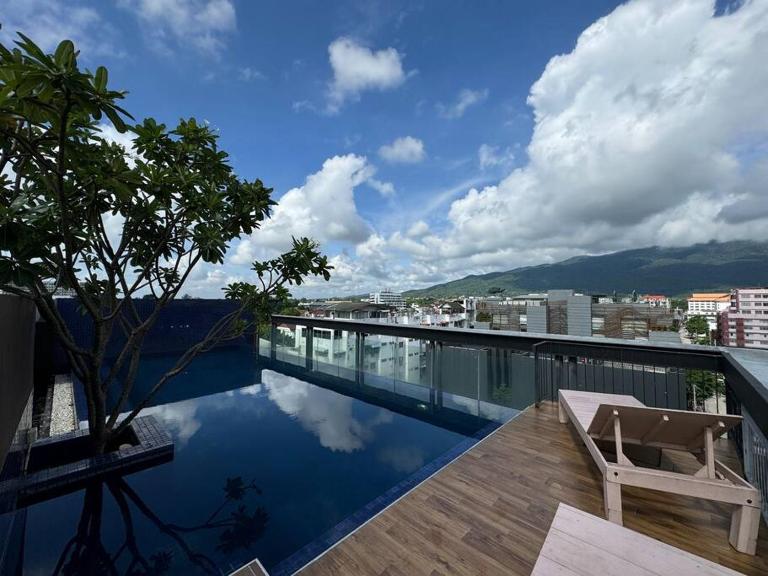 Charm Suite Nimman with Rooftop - B&B Chiang Mai