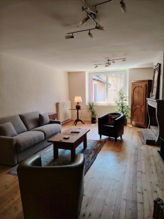 Belle maison spacieuse près d'Arbois - Ferienwohnung Mesnay
