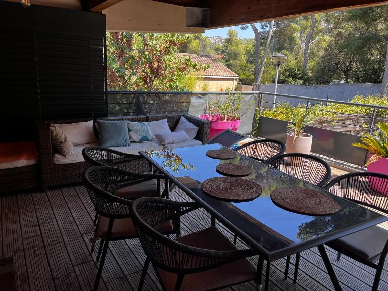 Morgiou Sormiou Marseille T4 climatisé familial - 3 Chambres - Terrasse bois - jardin privatif - Calanques à pied - Plages & Vélodrome à 10 min - Idéal Familles & Randonneurs & Grimpeurs - Escalade à 5 min - Marseille Sud - Ferienwohnung Marseille