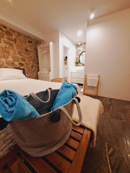 Blue Shutter Garden Studio - B&B Komiža