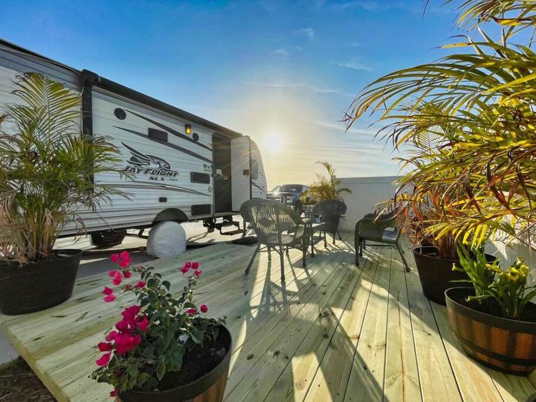 Camper close to beach with BBQ and Bicycles - B&B Englewood