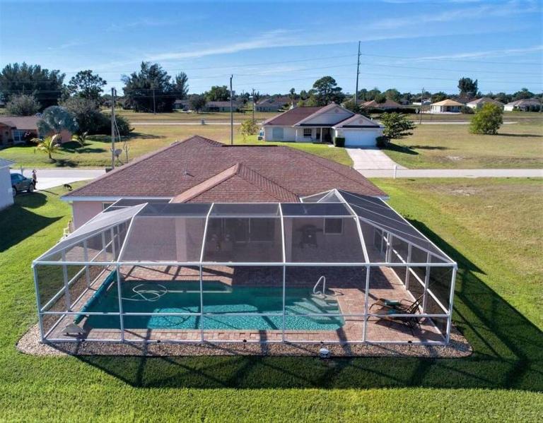 Villa M & M 3 bed 2 bath and a gorgeous pool - B&B Cape Coral