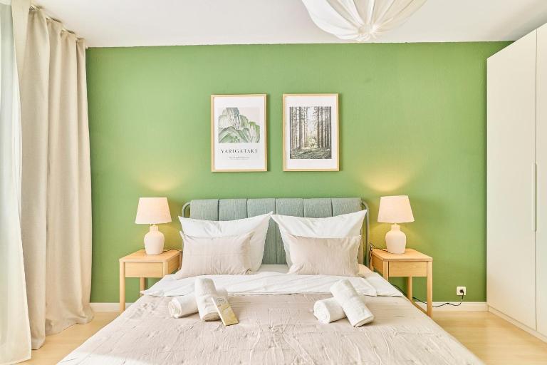 Victoria-4-Zimmer, Parkplatz, 2 Balkone, bis 6 Gäste - Bed and Breakfast Landstuhl