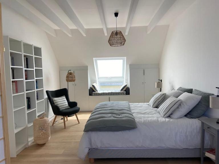 Maison lumineuse - vue sur mer à 150m de la plage - B&B La Haye-du-Puits