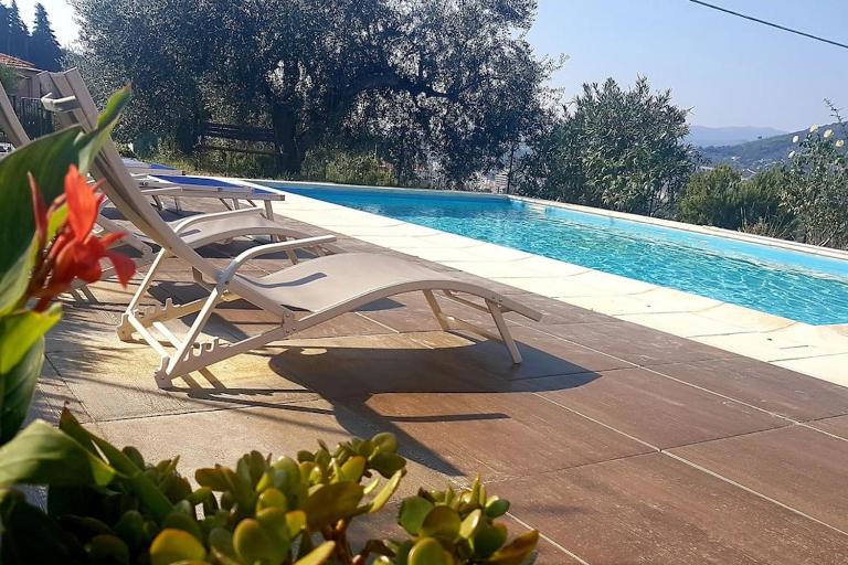 Villa Lazzarini Imperia Appartamento Franco in villa con piscina condivisa - B&B Gorleri