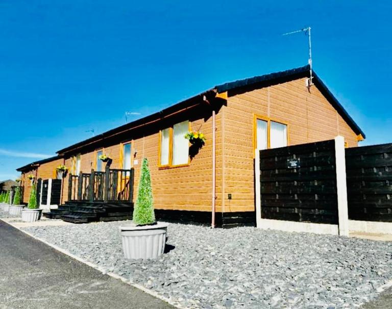Tulip Cabin with Hot Tub - B&B York