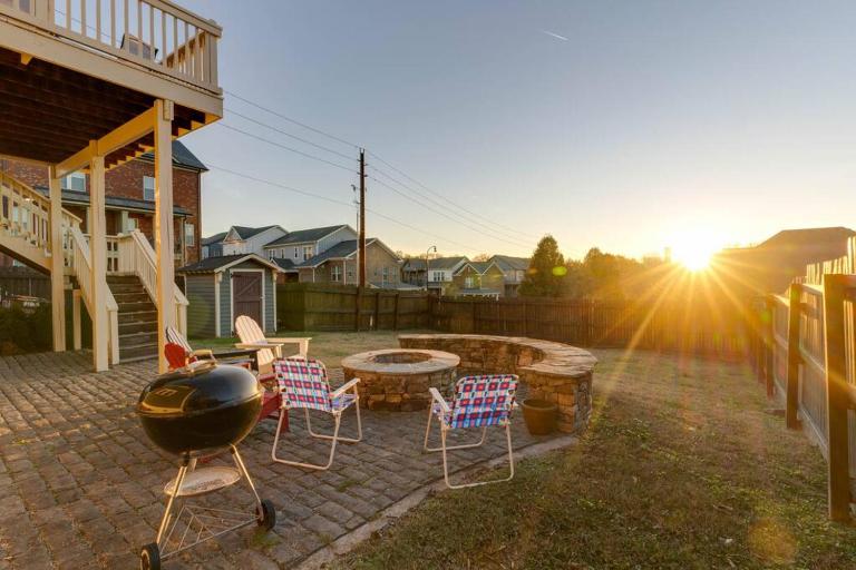 Historic Pet-Friendly Stay Near Broadway w Fire Pit - B&B Nashville