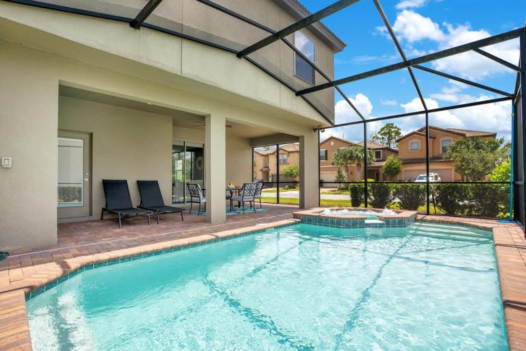 Large Themed Pool Home at Windsor at Westside - Bed and Breakfast Kissimmee