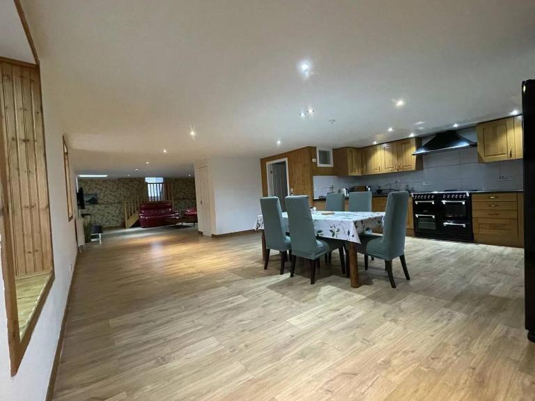 Sunshine three bedrooms Apartment - Chambres d'hôtes Insch