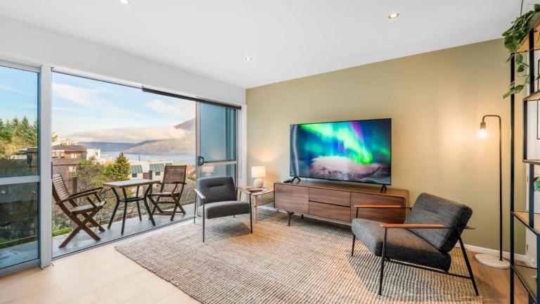 Opuke House- Free Parking- Lake views- BBQ- Spa - Chambres d'hôtes Queenstown