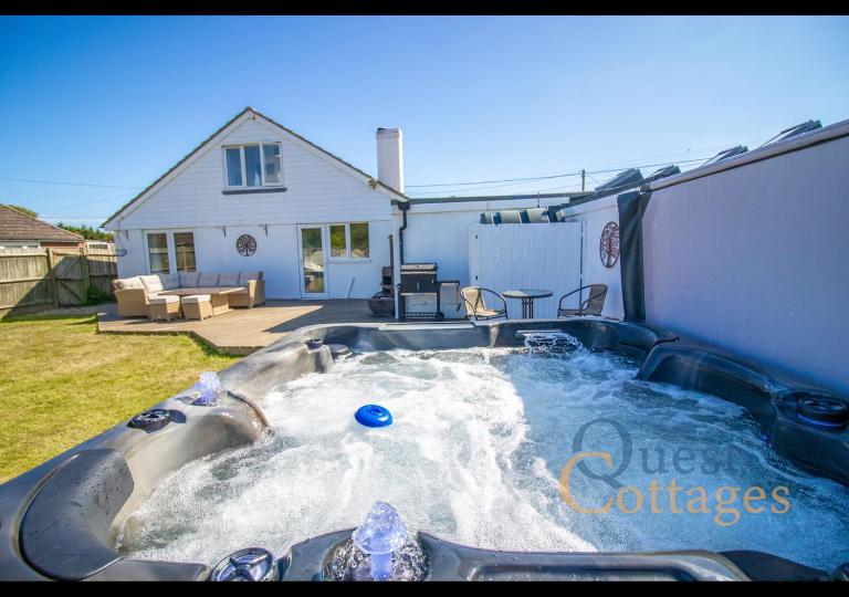 Bancroft – Hot Tub - Camber Sands - B&B Camber