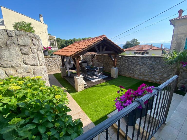 New - B&B Lovran