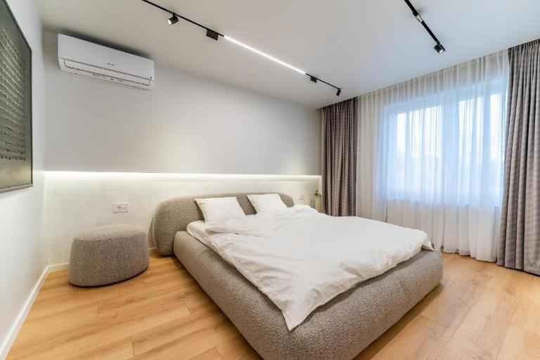 Central Epic Apartment-self check in - Bed and Breakfast Arad