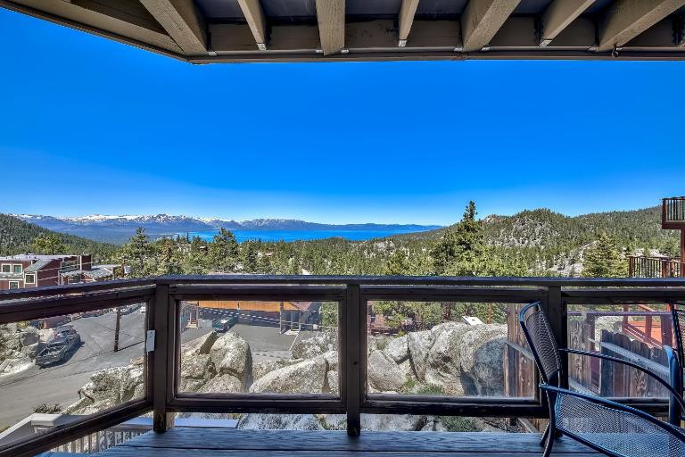 MV55 Lakeview townhome on the Ridge with Hot tub - B&B Stateline