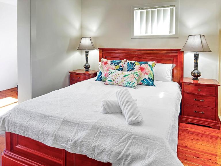 Family retreat house 3 bdrm with parking Netflix close to train - B&B Sydney