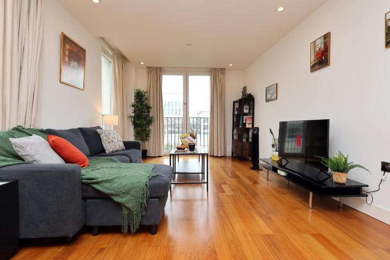 New Super Central-Quiet-Parking-By FabAccommodation - Ferienwohnung Cardiff