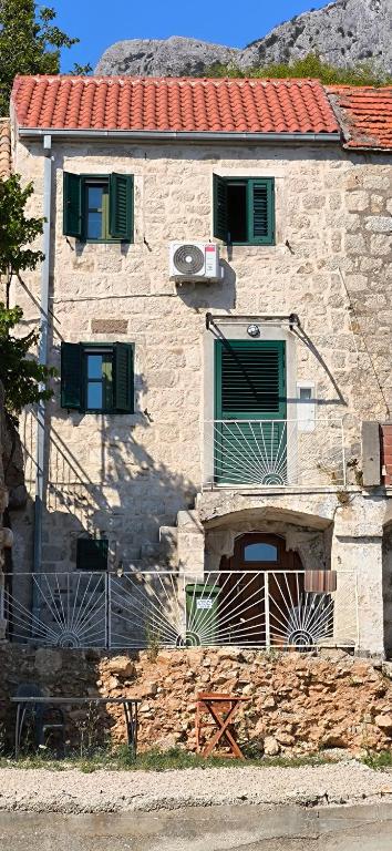 Family Stone House with Sea View and Parking - Pets welcome - B&B Podgora