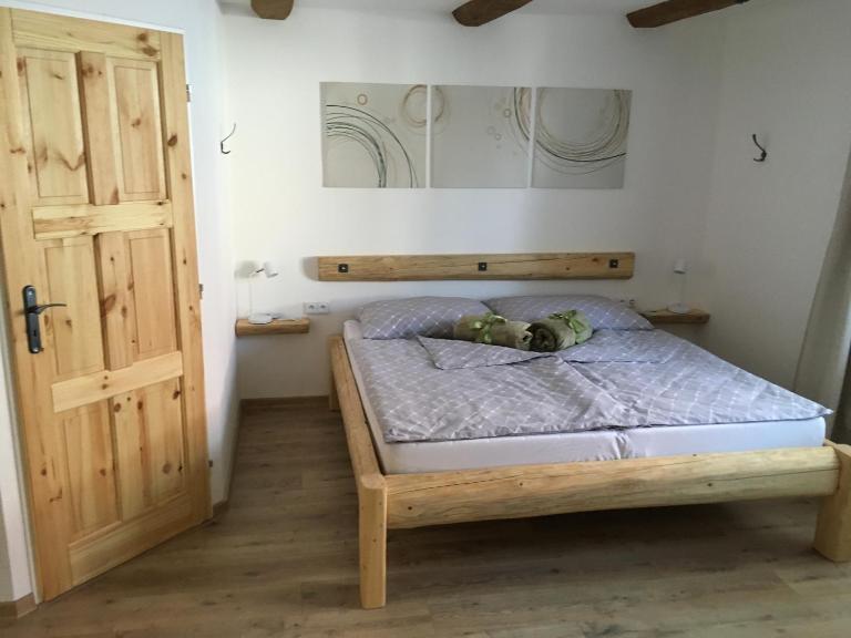 Domek na růžku celá chalupa - Chambres d'hôtes Vémyslice