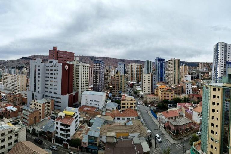 Miraflores departamento céntrico, amplio, hermosas vistas, dúplex 3 dormitorios - Bed and Breakfast Chujuni