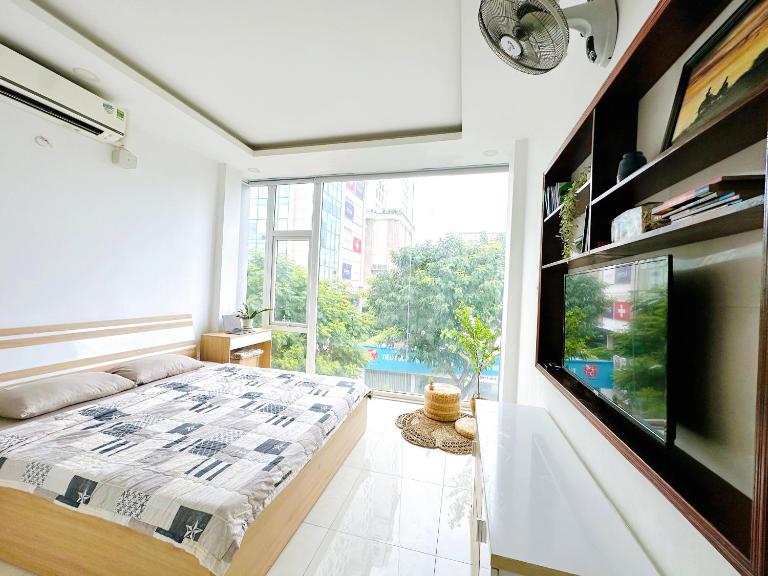 Mặt tiền Quận 3 - Nhà kính view đẹp - có thang máy - B&B Ho Chi Minh