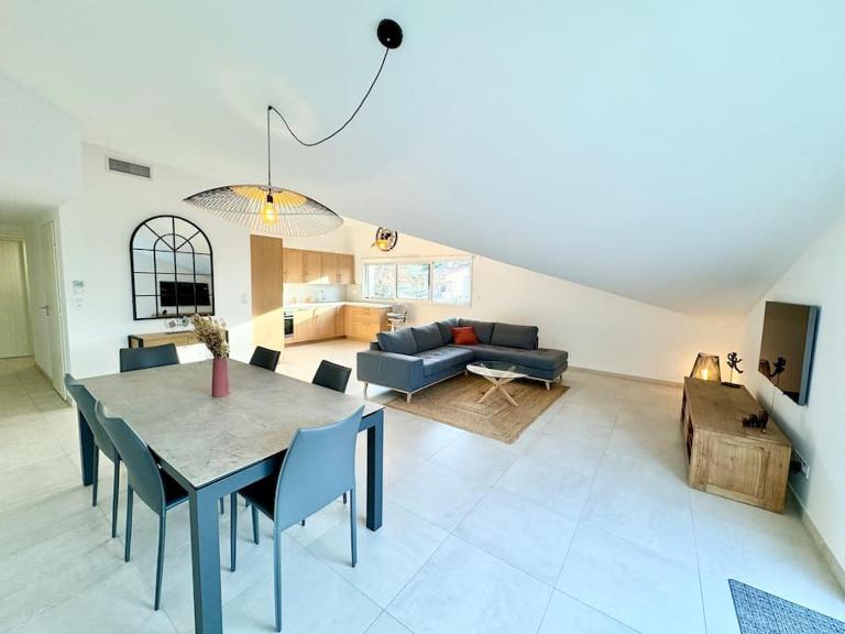 Appartement 3 chambres, piscine, 50 m des plages - Bed and Breakfast Les Lecques