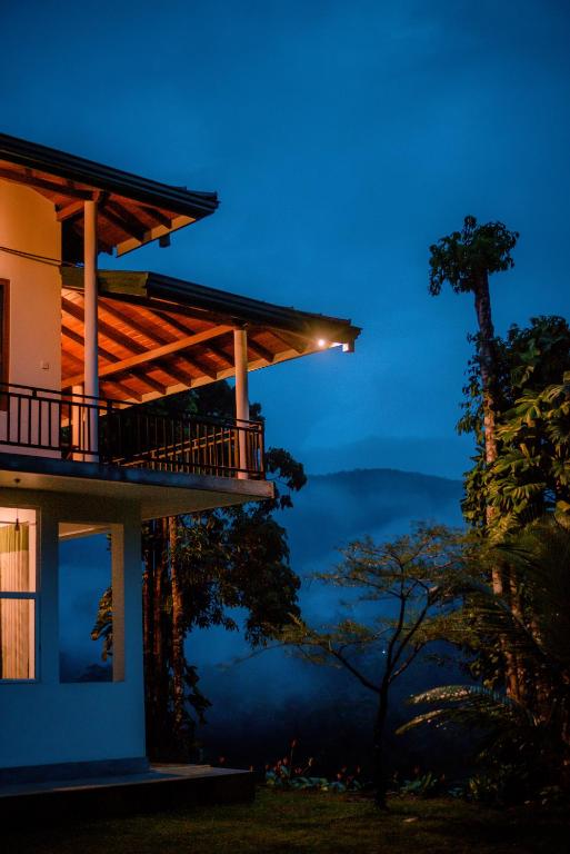 Evergreen Villa - Sinharaja - B&B Deniyaya