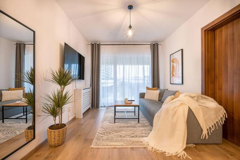 LakeView CozyNook - Tennis, UnderGround Parking, Modern, Balcony - Chambres d'hôtes Cluj-Napoca
