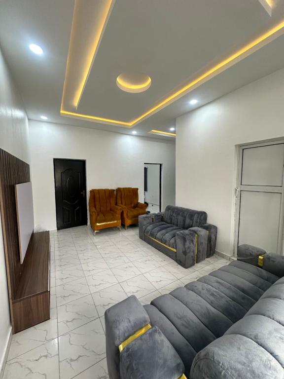 Lavish 2Bedroom flat in ogudu by Magnanimous apartment, 15 mins to the airport - B&B Ikuata