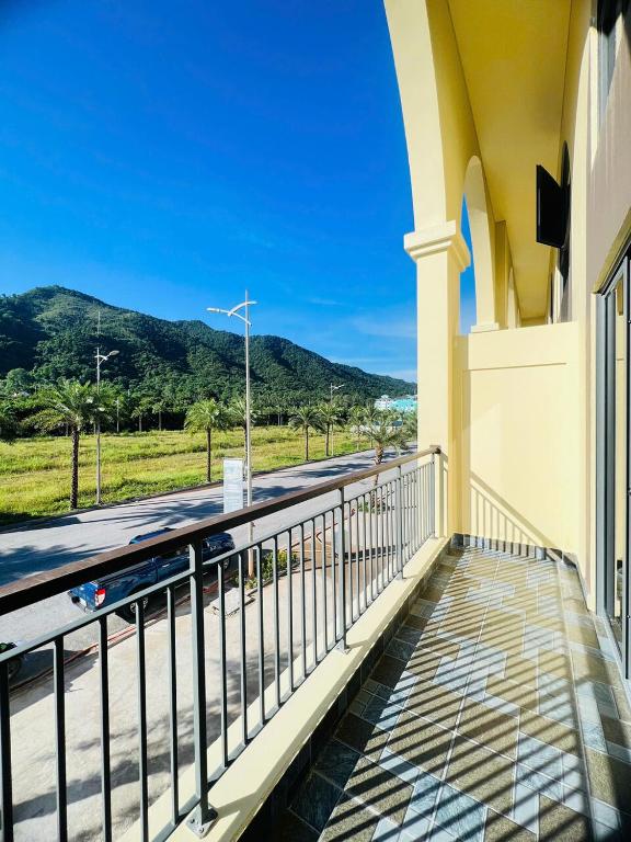 VILLA 16 phòng ngủ - SONASEA - VÂN ĐỒN - sát biển - đầy đủ tiện nghi - Ferienwohnung Thâm Câu