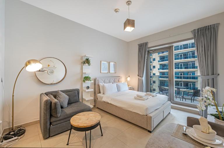 Modern Studio Balcony & Marina View Pool & Gym - B&B Dubai