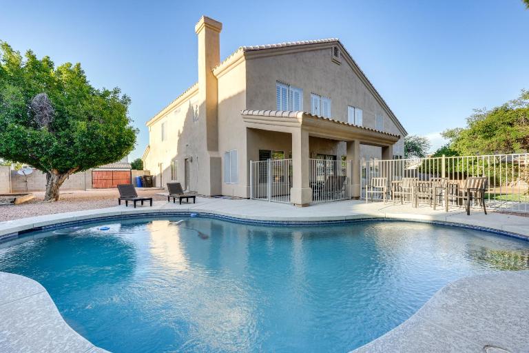 Heated Pool & Fire Pit: Family Home in Chandler - B&B Chandler
