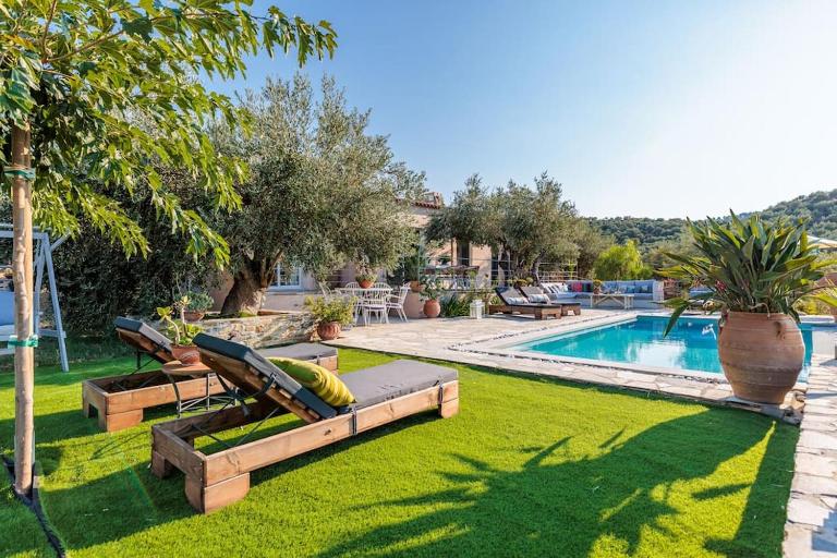 Skopelos Blue Heaven Pool Villa in olive grove - Bed and Breakfast Skópelos