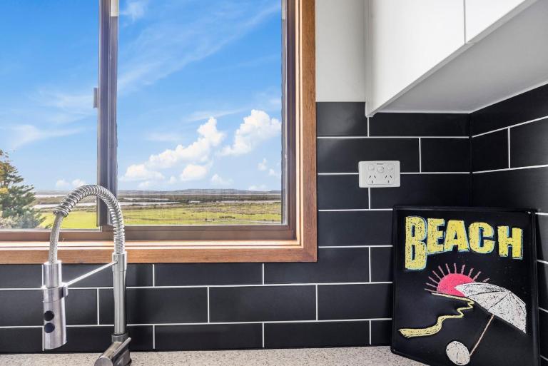 Cute Cottage with a View - Ferienwohnung Venus Bay