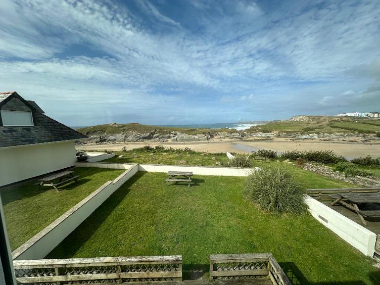 Clifftop Cottage - walk to Lusty Glaze and Porth beaches - B&B Newquay