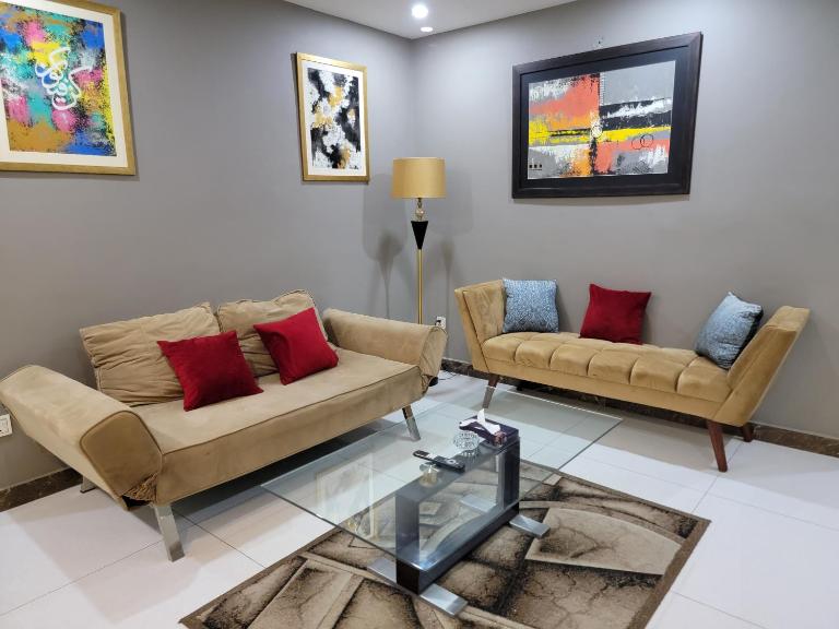 Bahria Town Lahore - NEXT INN Quality Living Starts Here! 401 - Ferienwohnung Lahore