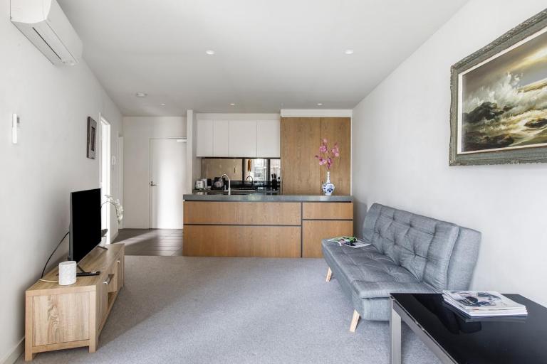 Modern Living in Perfect South Yarra Location - B&B Melbourne