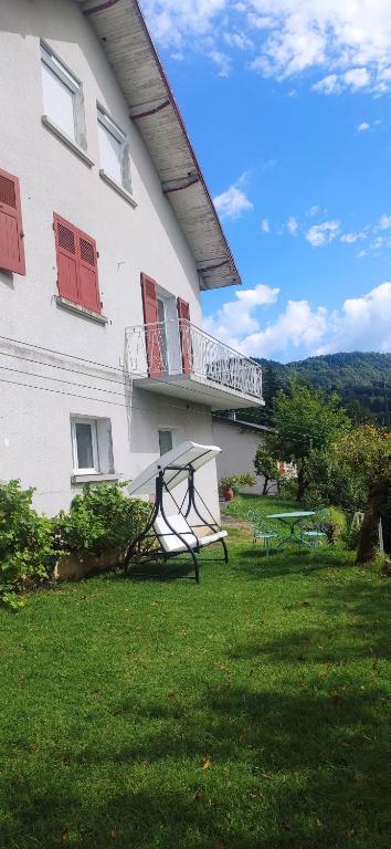 Gite AU CRETET vue campagne La Bridoire proche lac Aiguebelette - Chambres d'hôtes La Bridoire