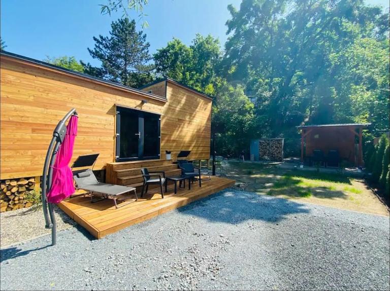 Glamping paradise with wellness - B&B Dolní Břežany