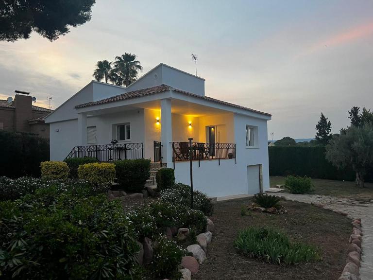 Acogedora casa con piscina - Ferienwohnung Llíria