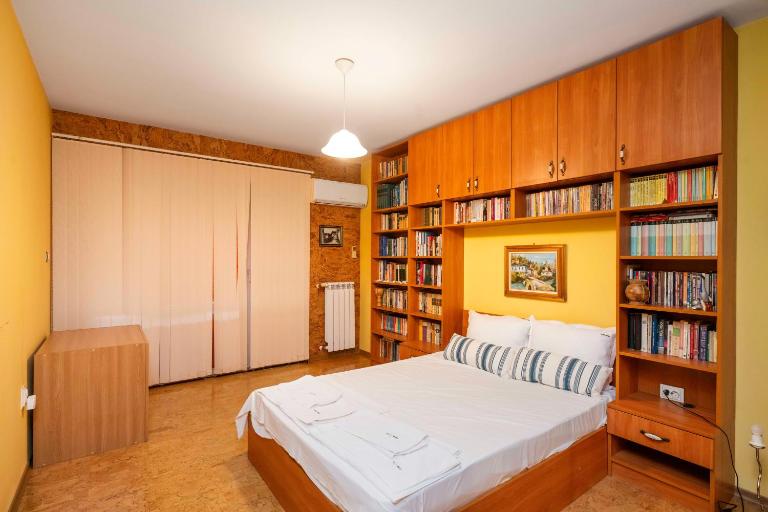 Vintage and Cozy 2BD-2BA Flat in Prime Location by Flat Mаnager - B&B Sofia