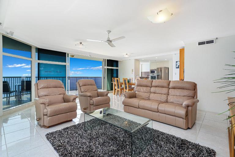 Stunning 2BR Beachfront Sub-Penthouse - Chambres d'hôtes Gold Coast