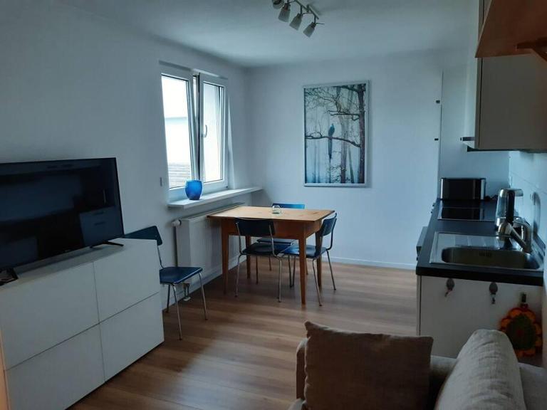 Apartment mit Innenhof, Rasen und Parkplatz - B&B Altlußheim