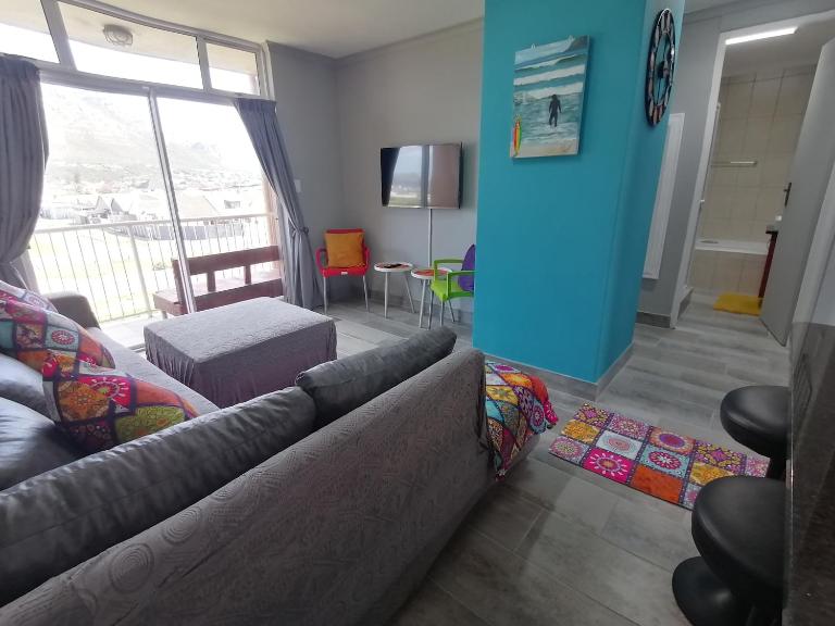 Muizenberg Mountain View Apartment - B&B Cape Town