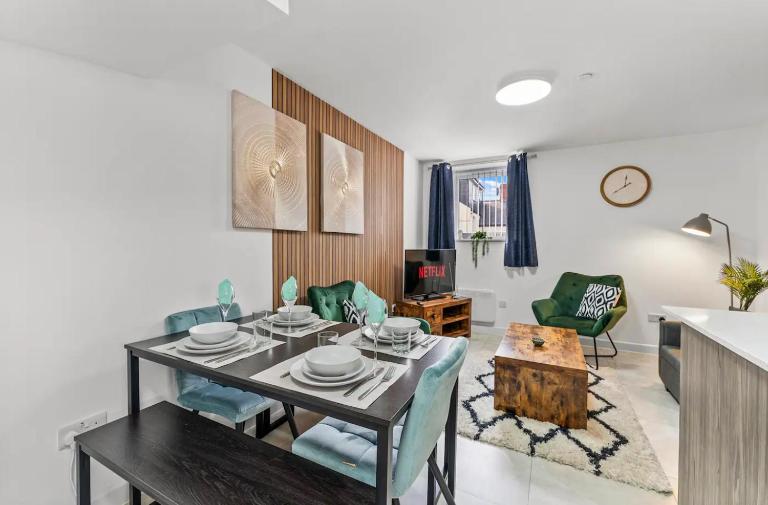Prestige Stays Cardiff Spacious 2-Bedroom Duplex Apartment near Heath Hospital & Cardiff University Wi-Fi & Lockbox Check-In - B&B Cardiff