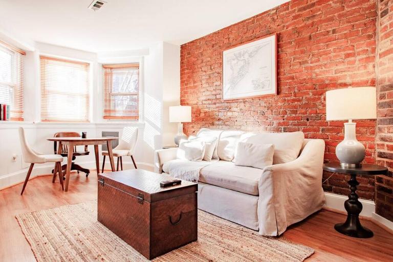 Quaint DC Private 1-BR Walk to METRO-rail subway - B&B Washington D.C.