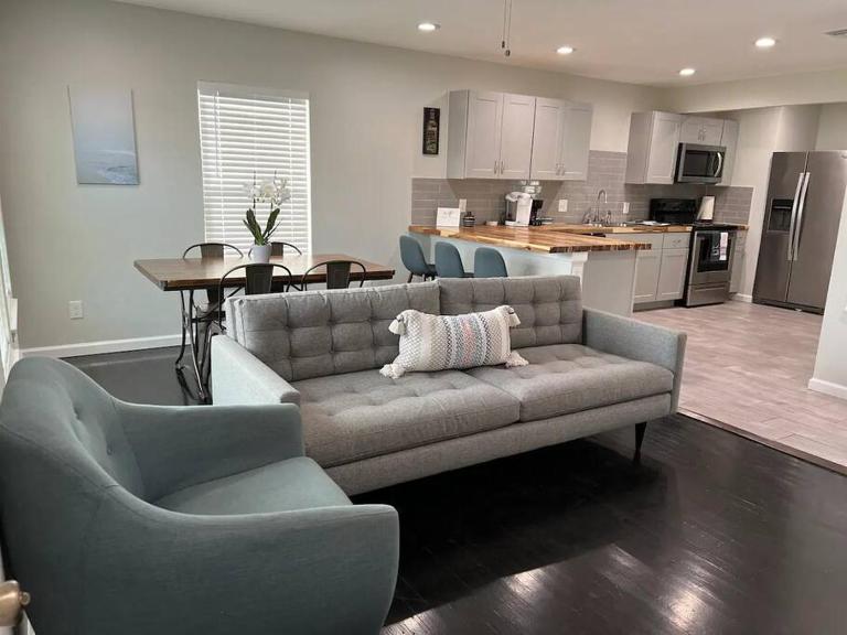Modern 3B2B home near Lackland and downtown - B&B San Antonio