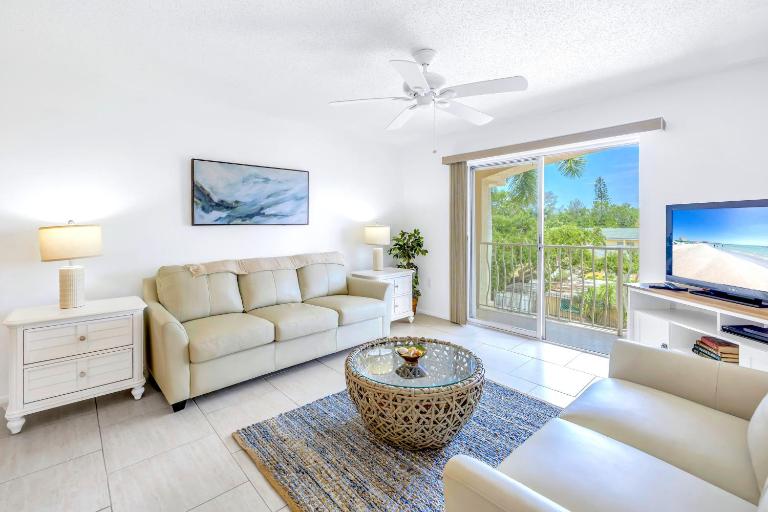 New Listing! Bayside Unit, Balcony, Private Beach! - Ferienwohnung Siesta Key
