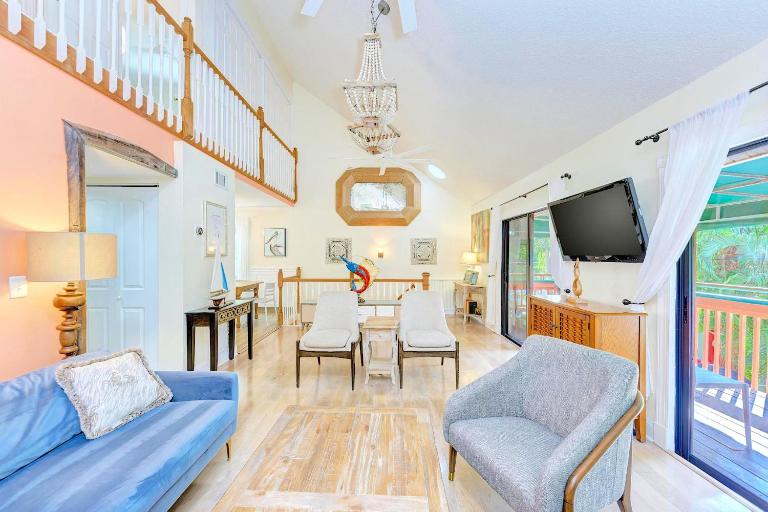 Casa Van Lopik Jardin- Tiki-Bar, Balcony, Tropical Patio, 250 steps to Beach and Village! - Ferienwohnung Siesta Key